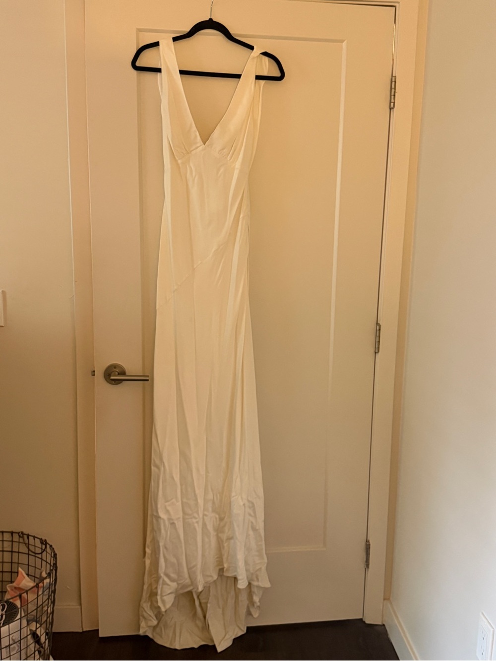 Meshki Ivory V-Neck Bias-Cut Wedding Dress